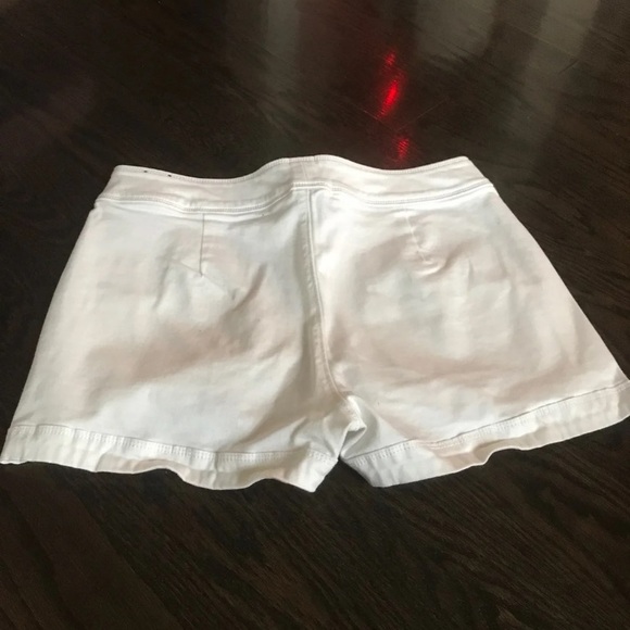 Express Shorts - Picture 2 of 4